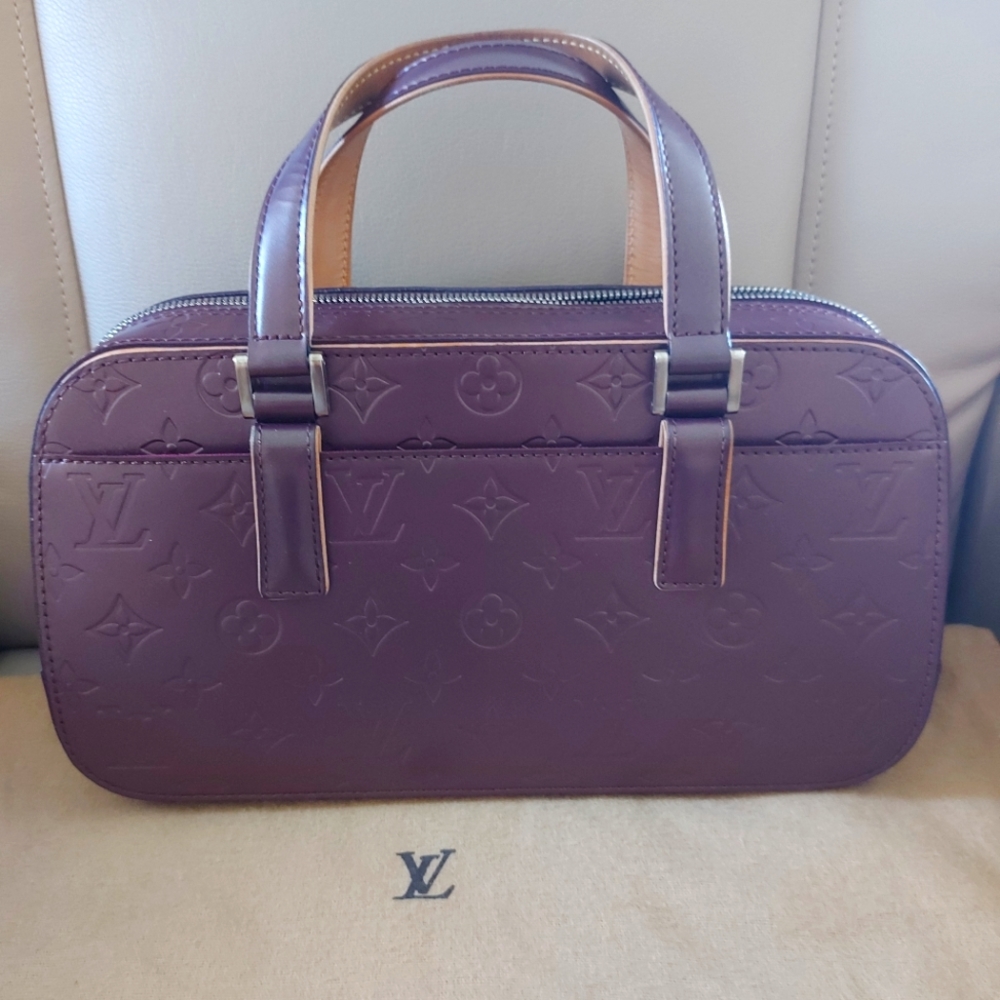 Louis Vuitton Shelton